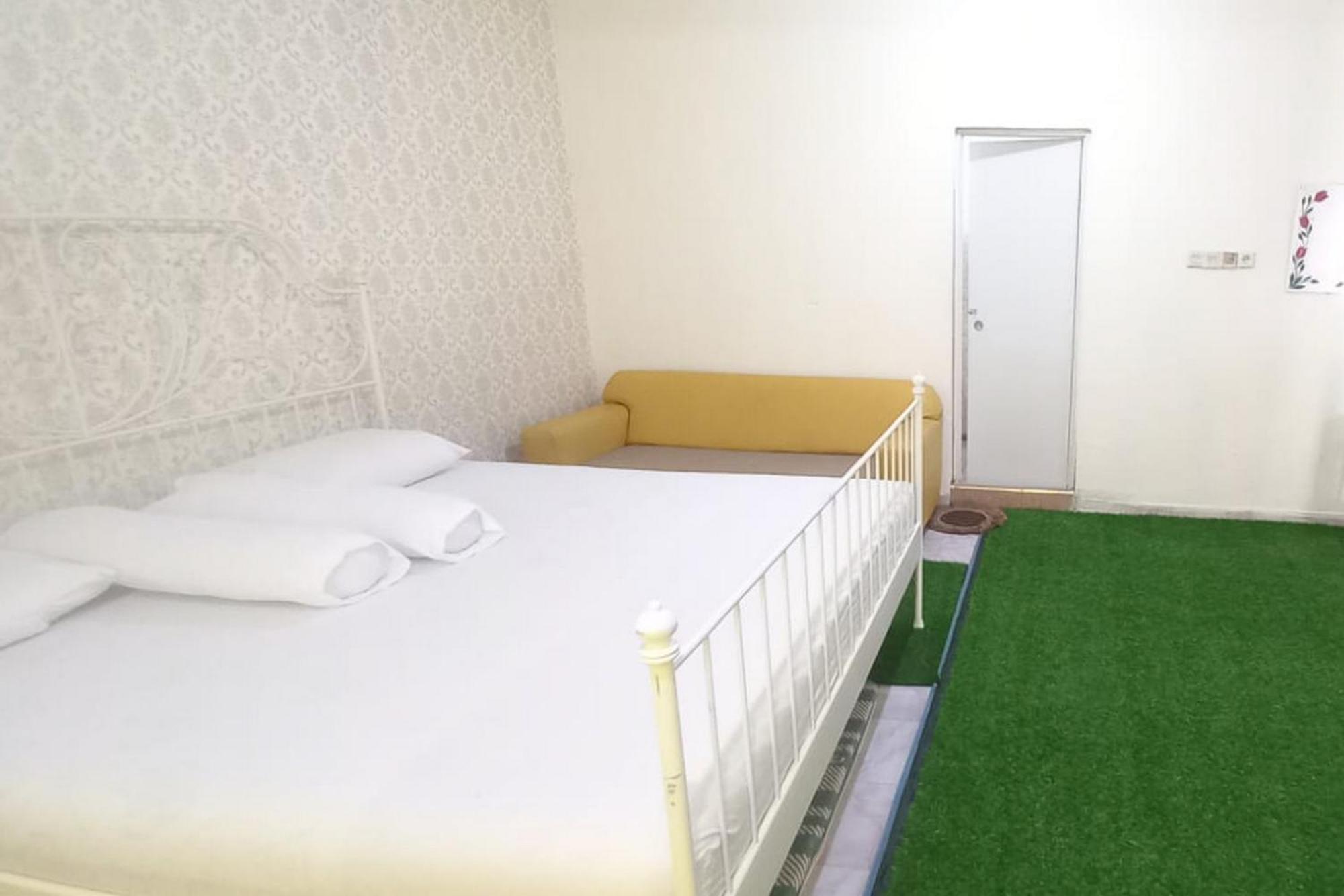 Fortuna Hotel Redpartner Near Exit Tol Paiton ภายนอก รูปภาพ
